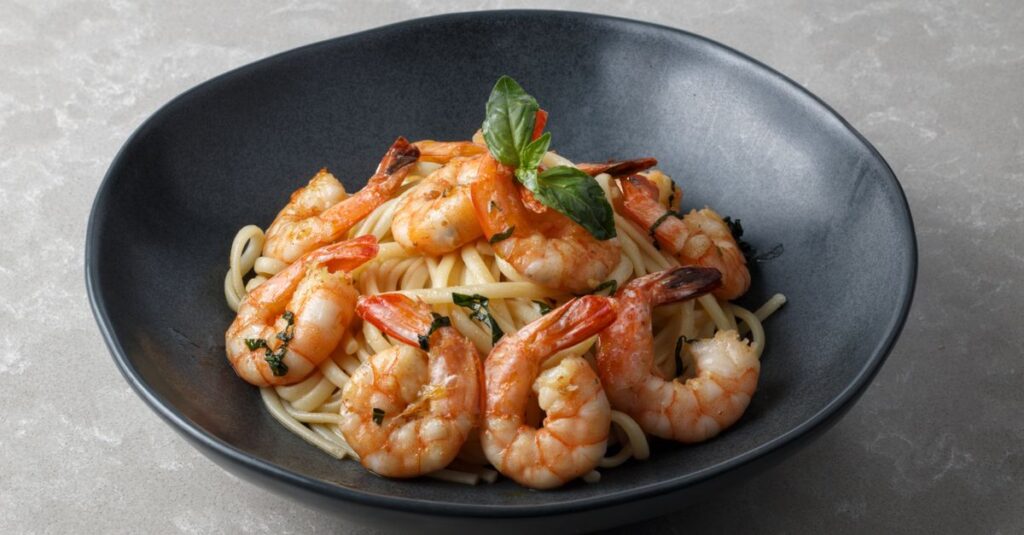 Enjoy Perfect Garlic Butter Shrimp Pasta Without Sticky Noodles